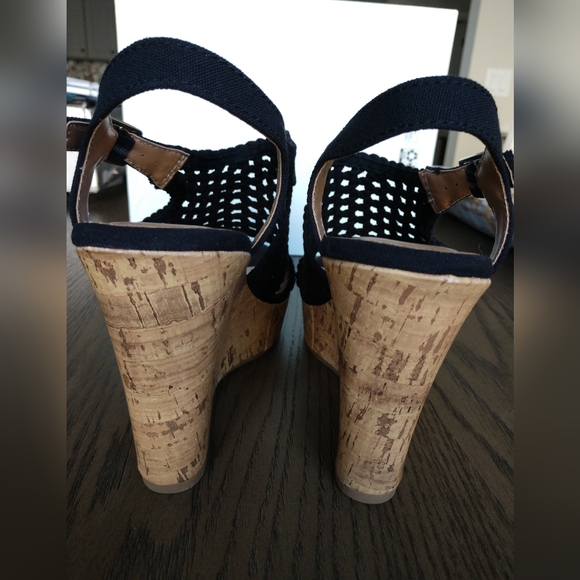 So Woman's Black Taffy Wedge Sandals   Size 7.5    NWT - Picture 13 of 14